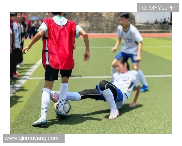 从绿茵场到魅力四射 足球明星化身迷人美女的精彩蜕变