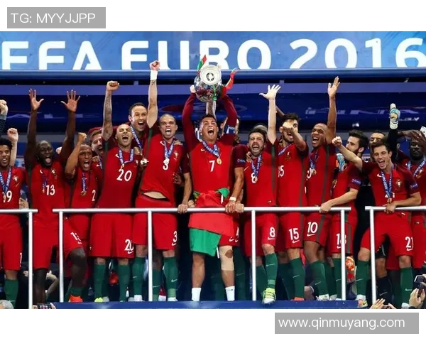 球星精彩转场庆祝时刻:足球场上的激情与荣耀 球星精彩转场庆祝时刻:足球场上的激情与荣耀