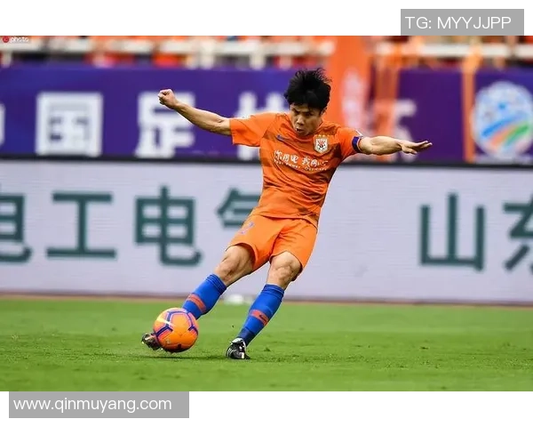 绿茵逐梦豪情万丈以足球球星个人诗句点亮辉煌岁月